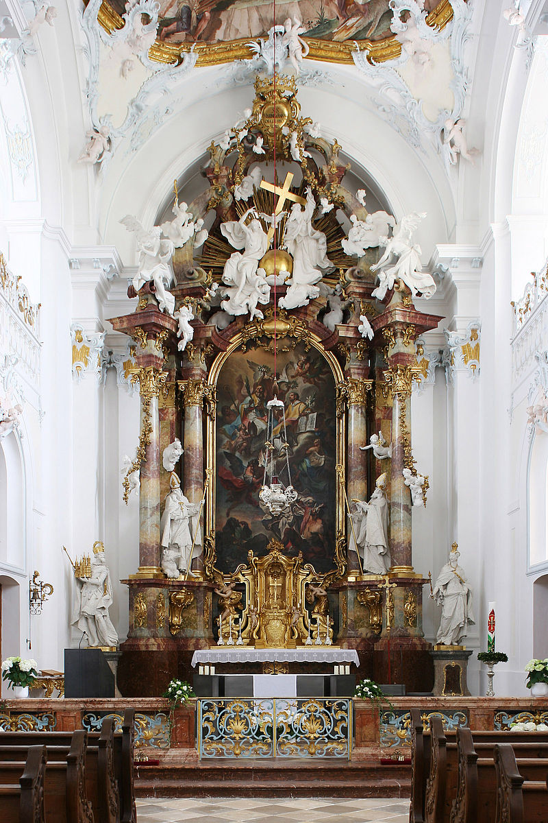 den Hauptaltar der Rokokokirche